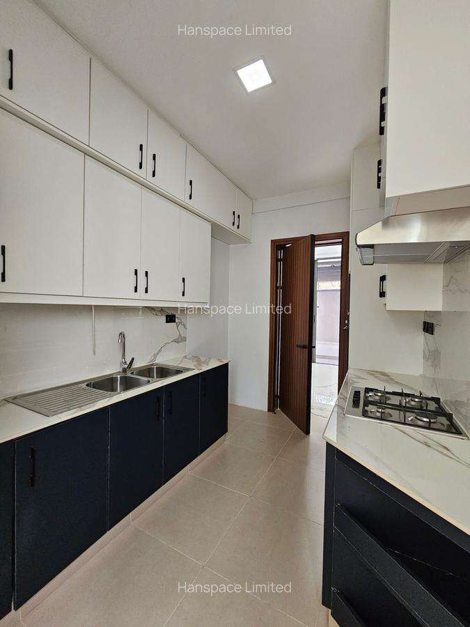 6 Bed Villa with En Suite in Lavington - 3