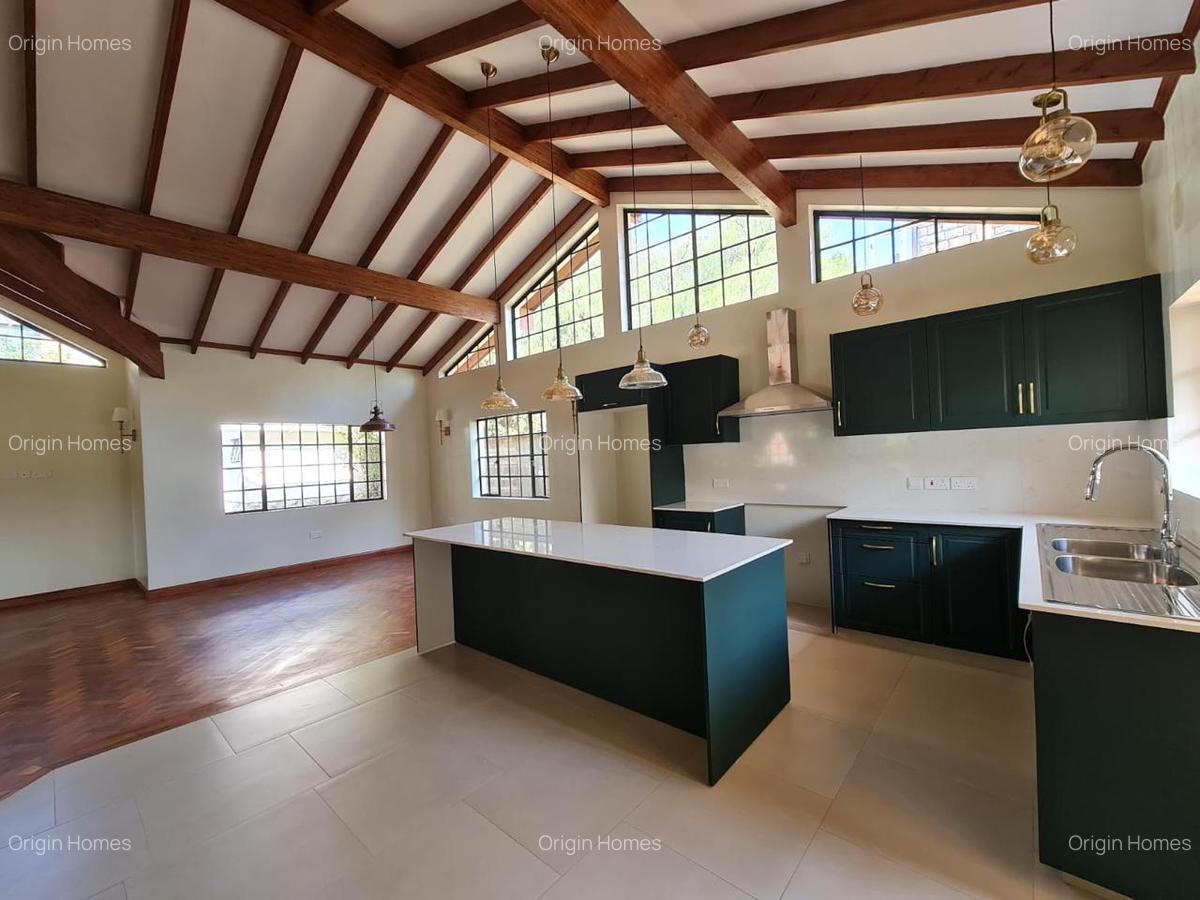 4 Bed House with En Suite at Lavington - 1
