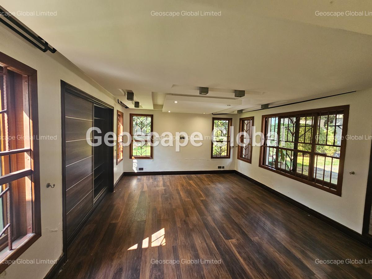 4 Bed Apartment with En Suite in Riverside - 8