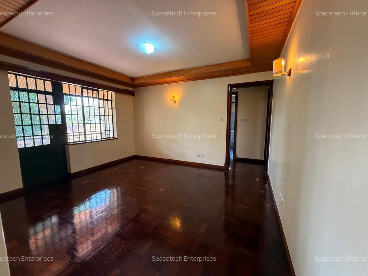 5 Bed House with En Suite in Nyari - 15