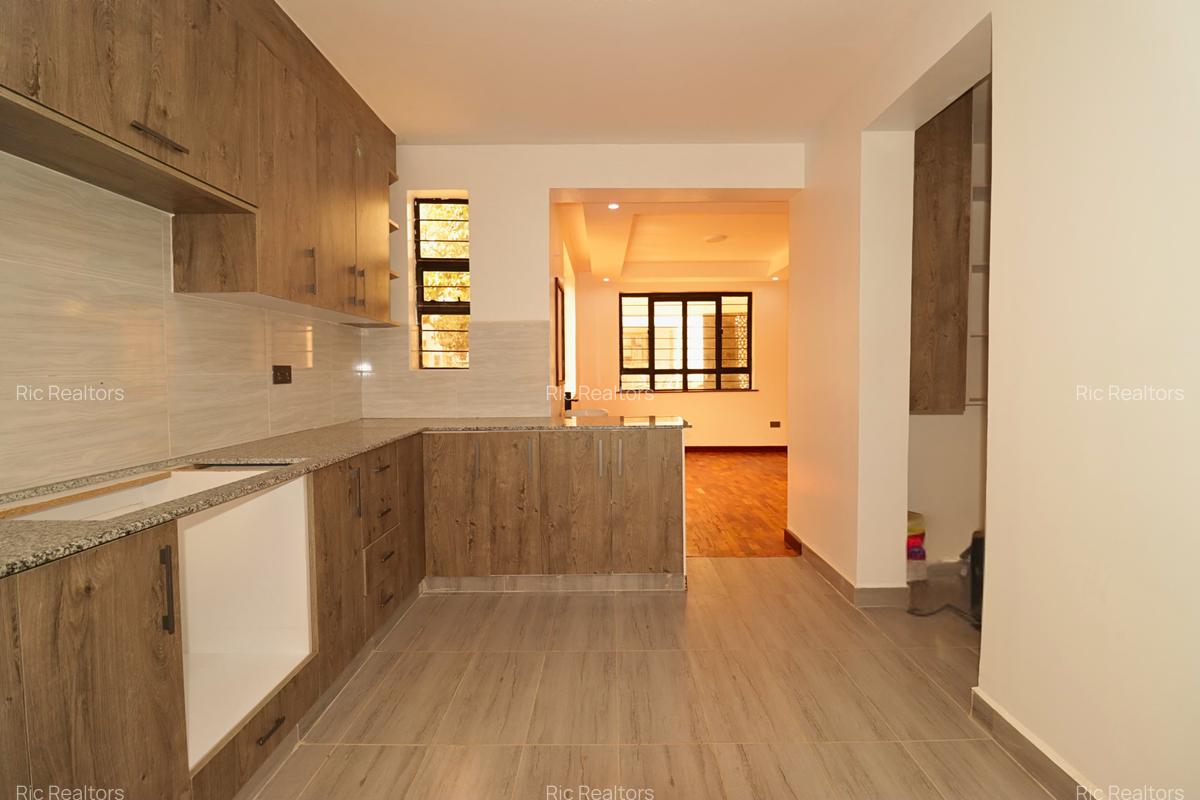 4 Bed Townhouse with En Suite at Maragara Road - 10