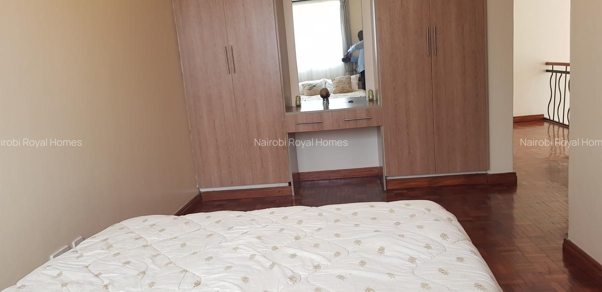 5 Bed Townhouse with En Suite at Lavington - 20