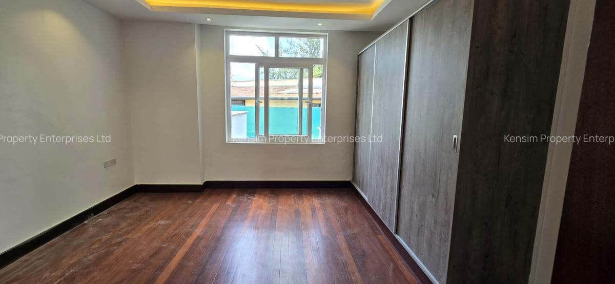 5 Bed House with En Suite in Runda - 19