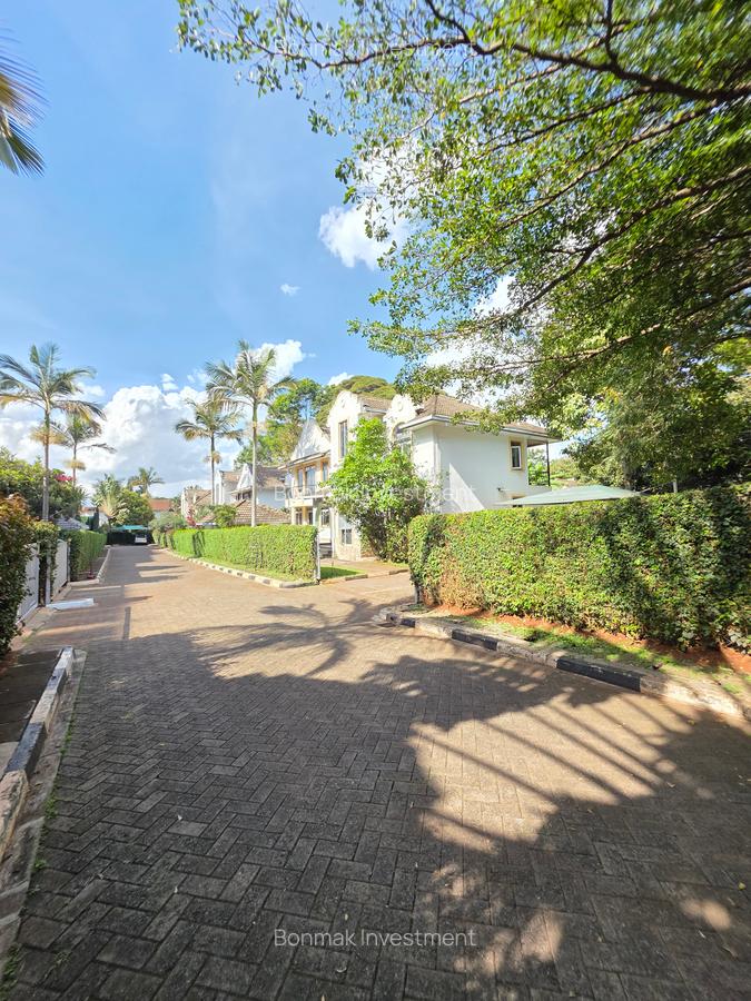 4 Bed Townhouse with En Suite at Lavington Green. - 15