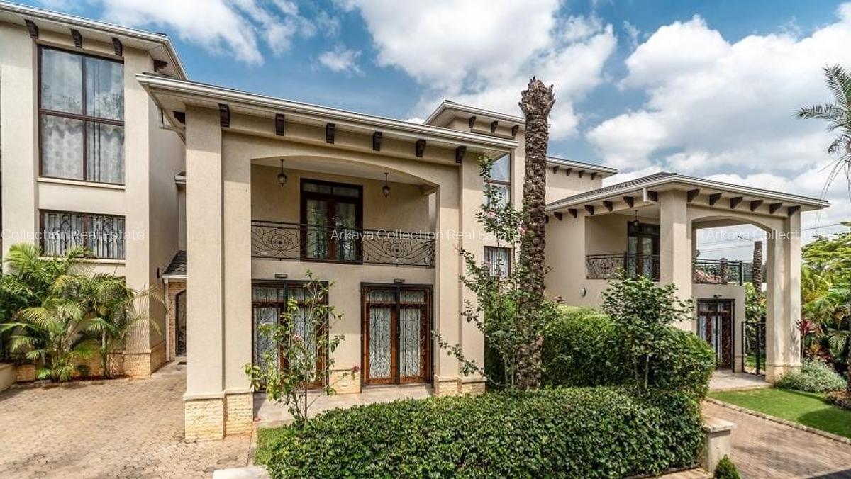 5 Bed House with En Suite in Lavington - 2