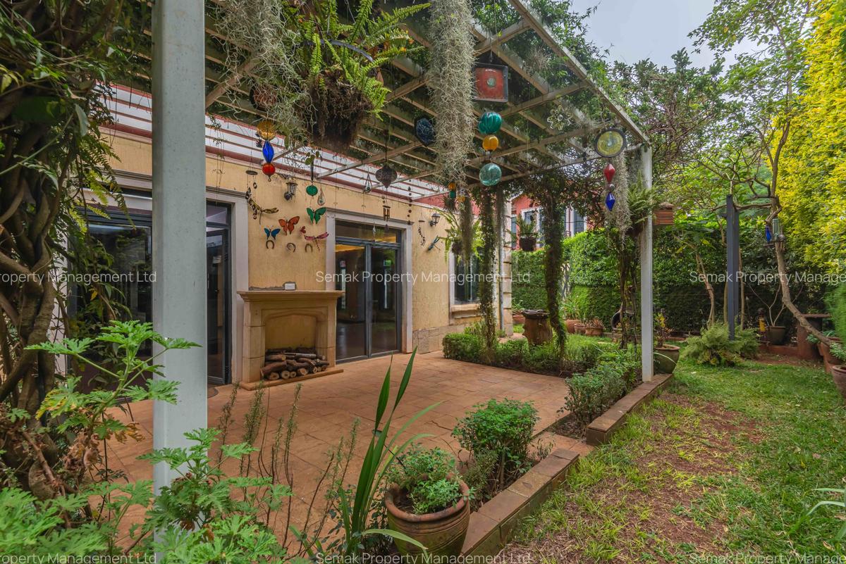 5 Bed Townhouse with En Suite in Lavington - 3