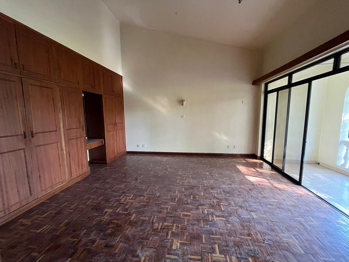 5 Bed Townhouse with En Suite at Westlands - 6