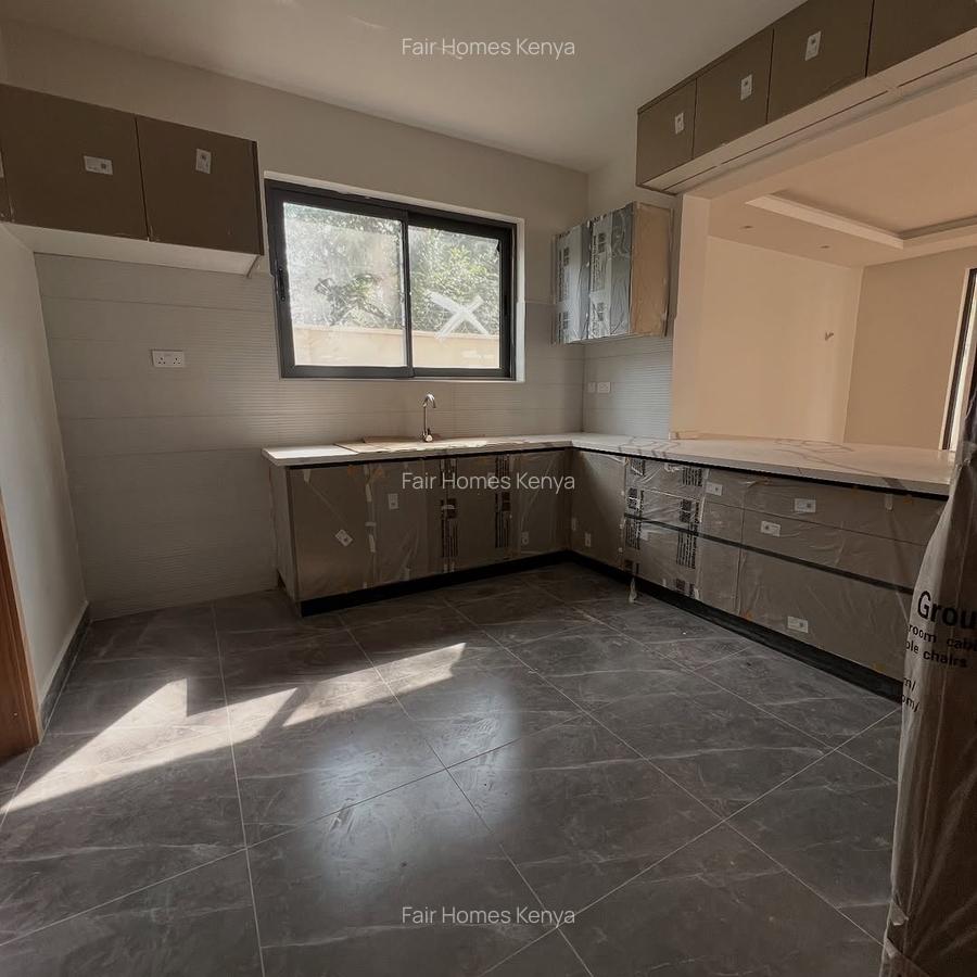 5 Bed Townhouse with En Suite at Lavington Green - 4