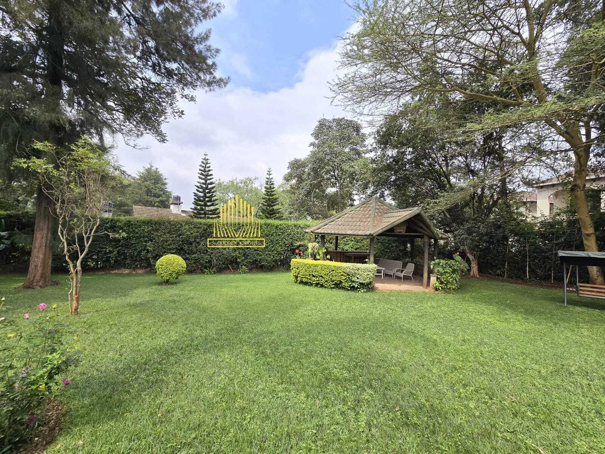 4 Bed House with En Suite in Lavington - 14