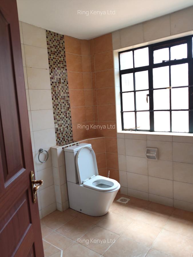 5 Bed House with En Suite in Lavington - 12