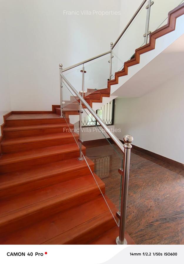 5 Bed House with En Suite at Loresho Crescent - 17