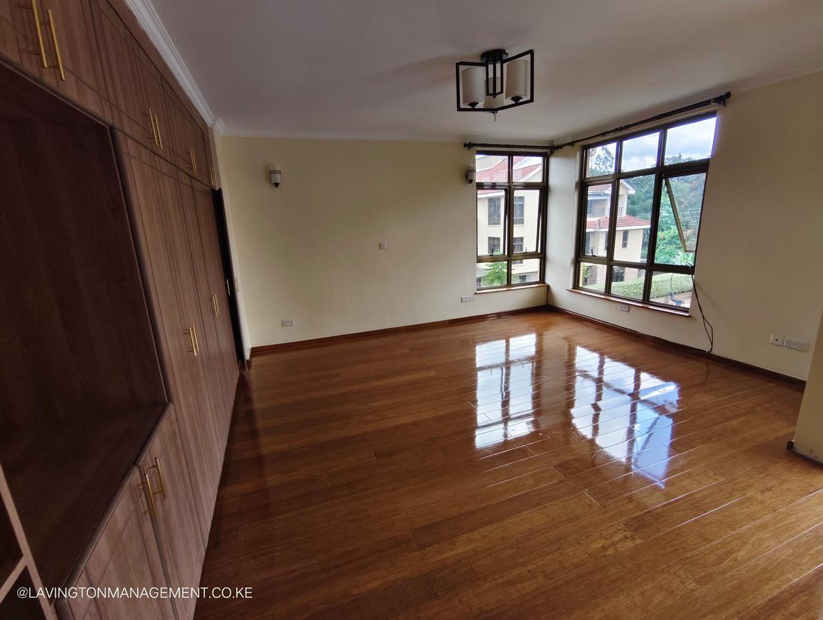 5 Bed Townhouse with En Suite at Lavington - 18