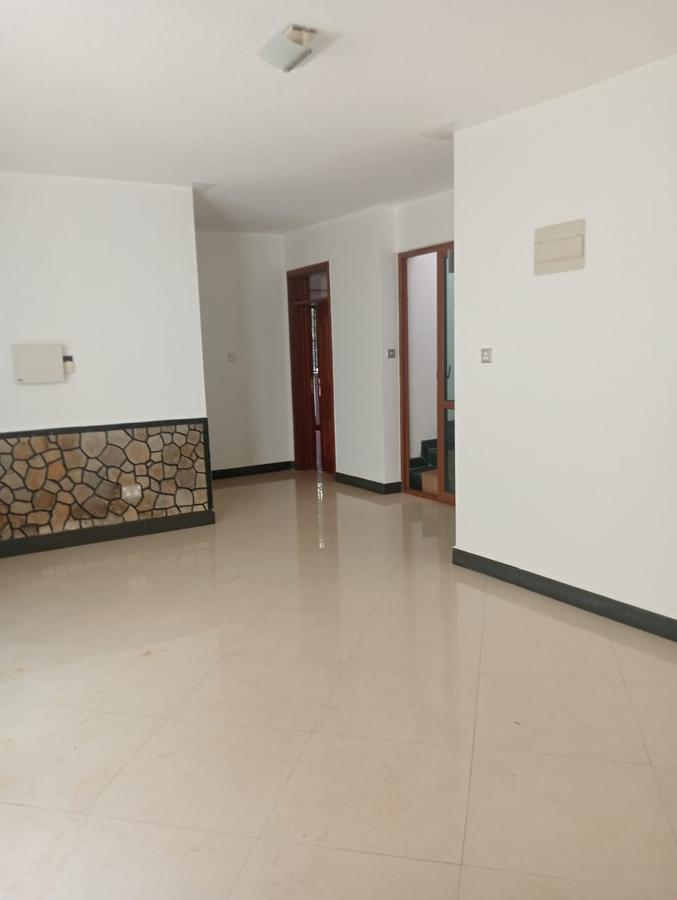 4 Bed Villa with En Suite at Brookside - 12