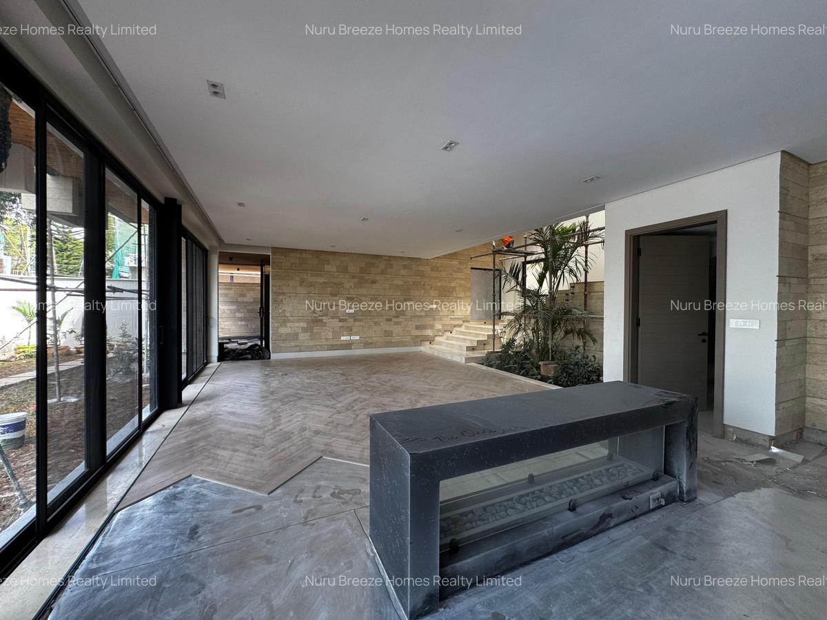 5 Bed Townhouse with En Suite in Westlands Area - 13