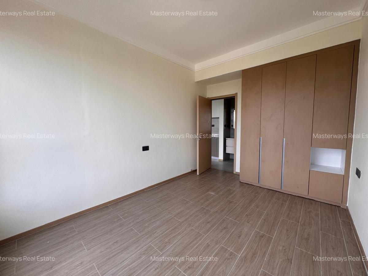 1 Bed Apartment with Gym at Riverside Drive - 5