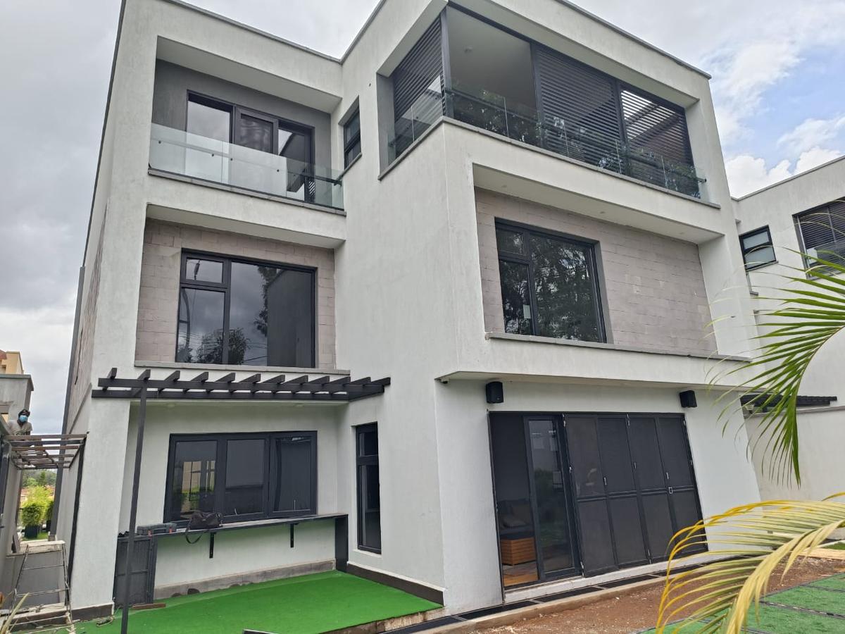 5 Bed Townhouse with En Suite at Jacaranda - 9