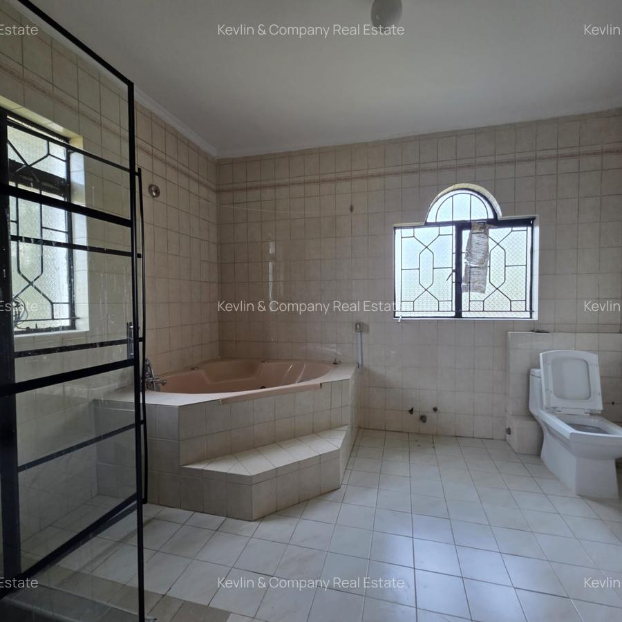 5 Bed House with En Suite at Riverside Drive - 13