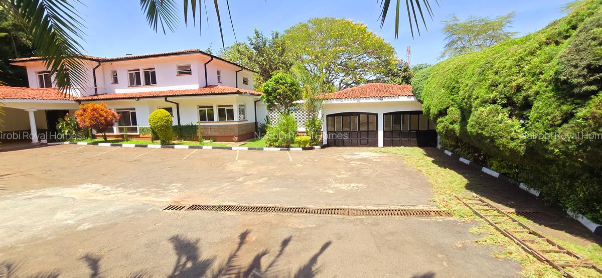 Commercial Property with Service Charge Included at Un Crescent - 3