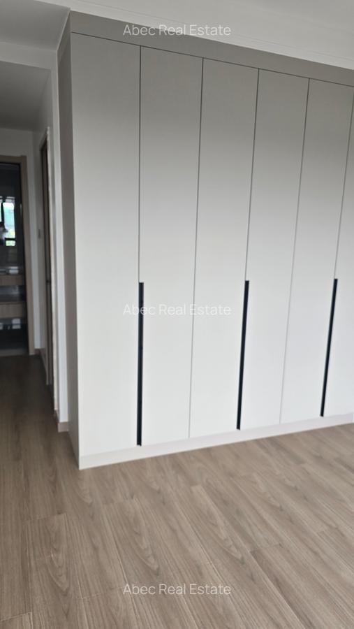 Serviced 2 Bed Apartment with En Suite at Riverside Drive - 10