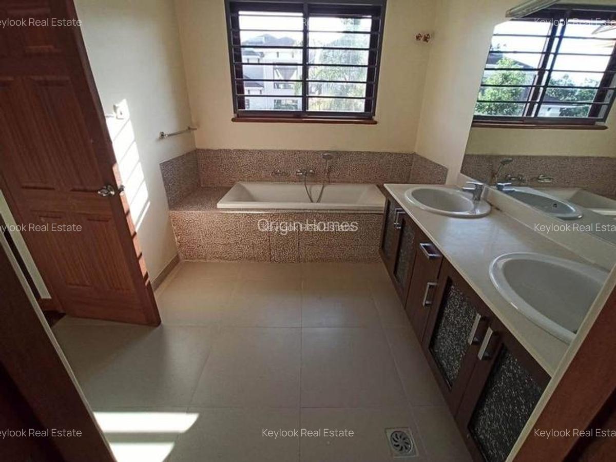 5 Bed Townhouse with En Suite at Lavington Green - 3