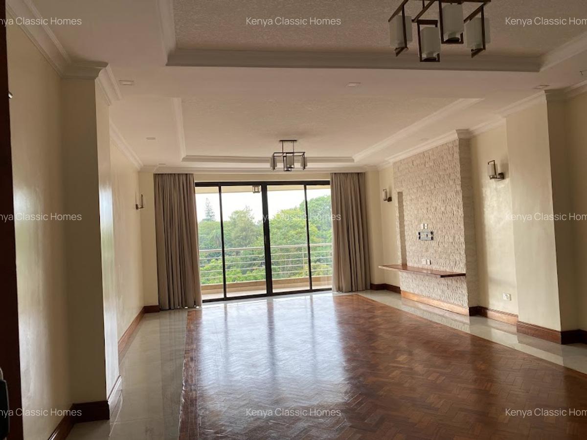 3 Bed Apartment with En Suite at Riverside - 8