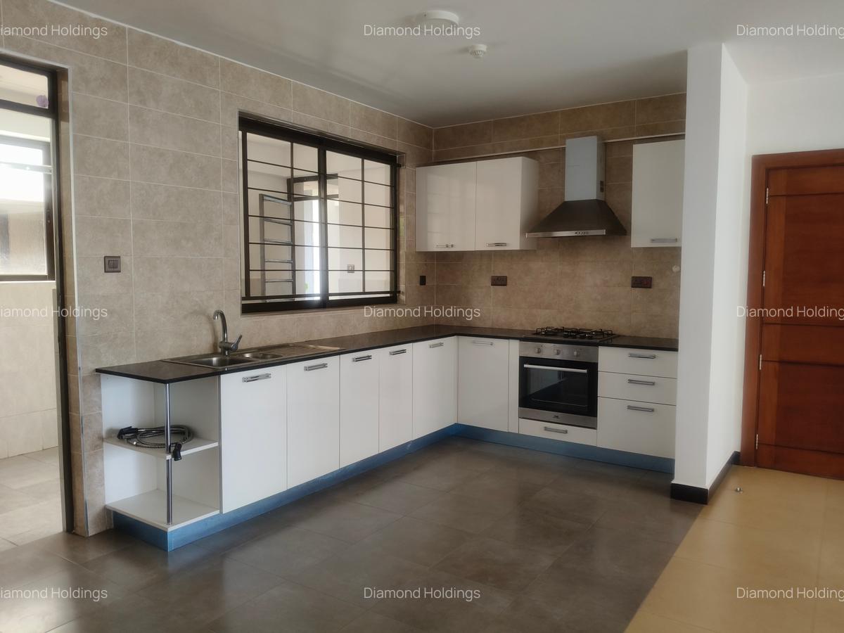2 Bed Apartment with En Suite at Parklands - 11