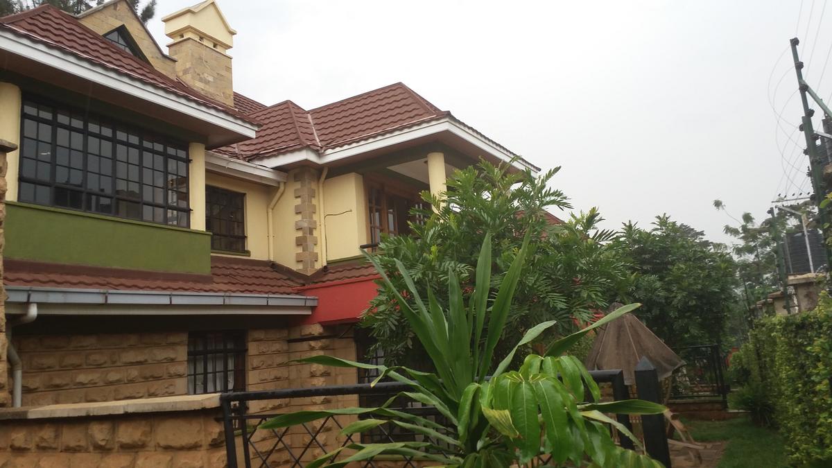 4 Bed Townhouse with En Suite at Convent Drive - 2