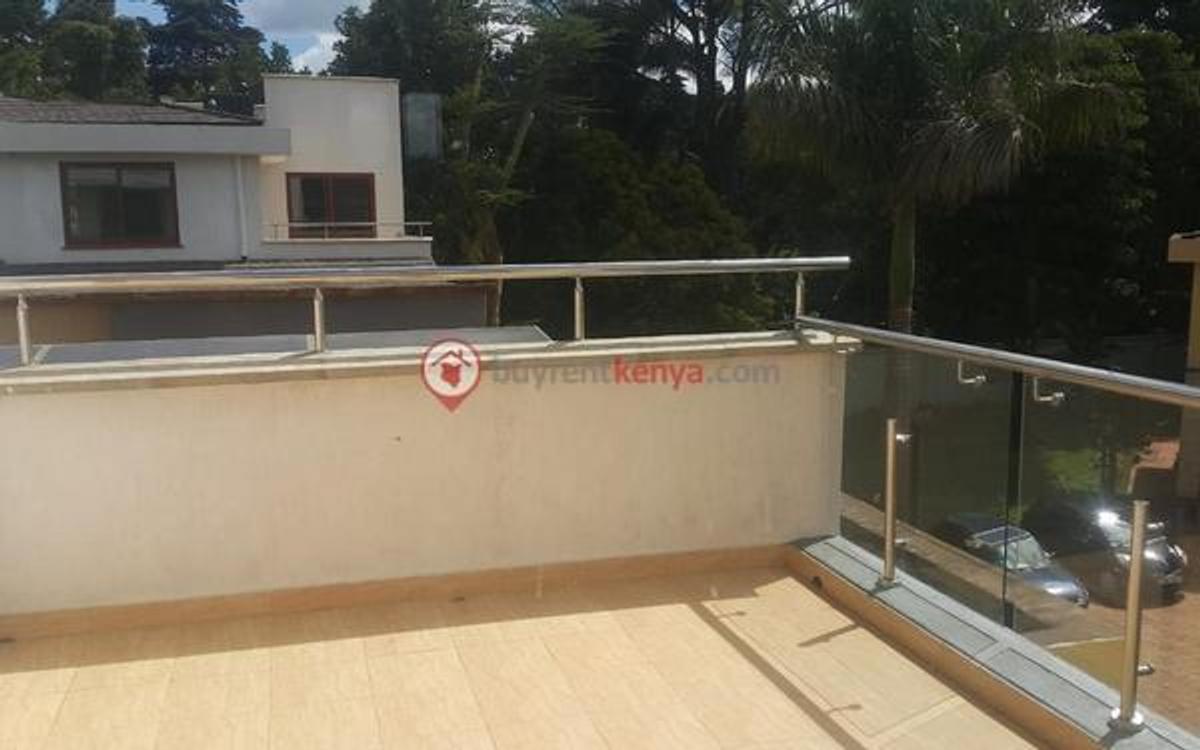 5 Bed Townhouse with En Suite at Lavington - 11