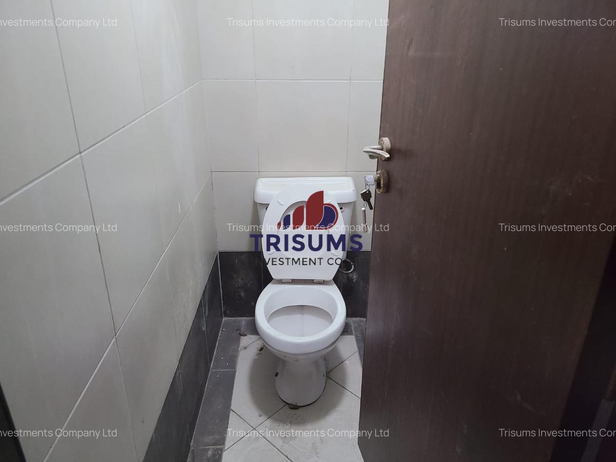 4,249 ft² Warehouse with Service Charge Included in Industrial Area - 8