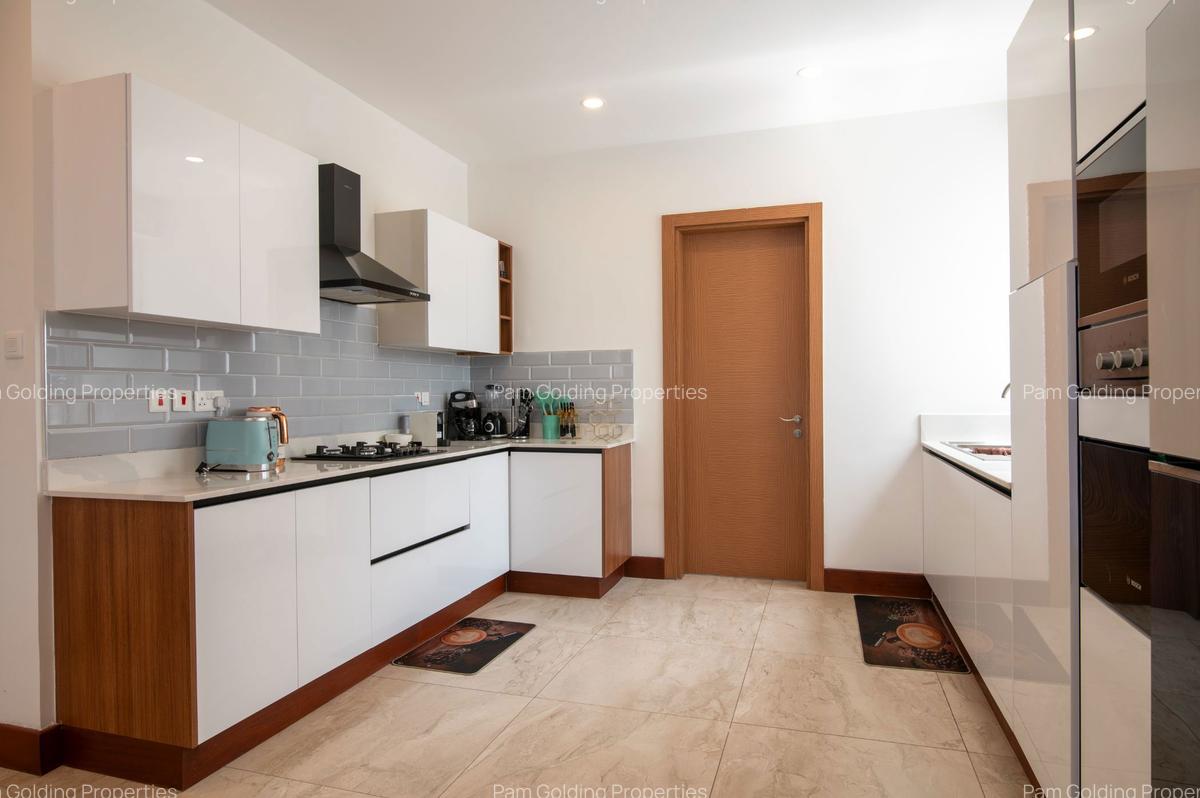 2 Bed Apartment with En Suite in Parklands - 6