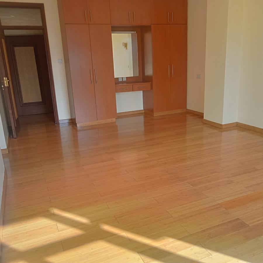 3 Bed Apartment with En Suite at Parklands - 11