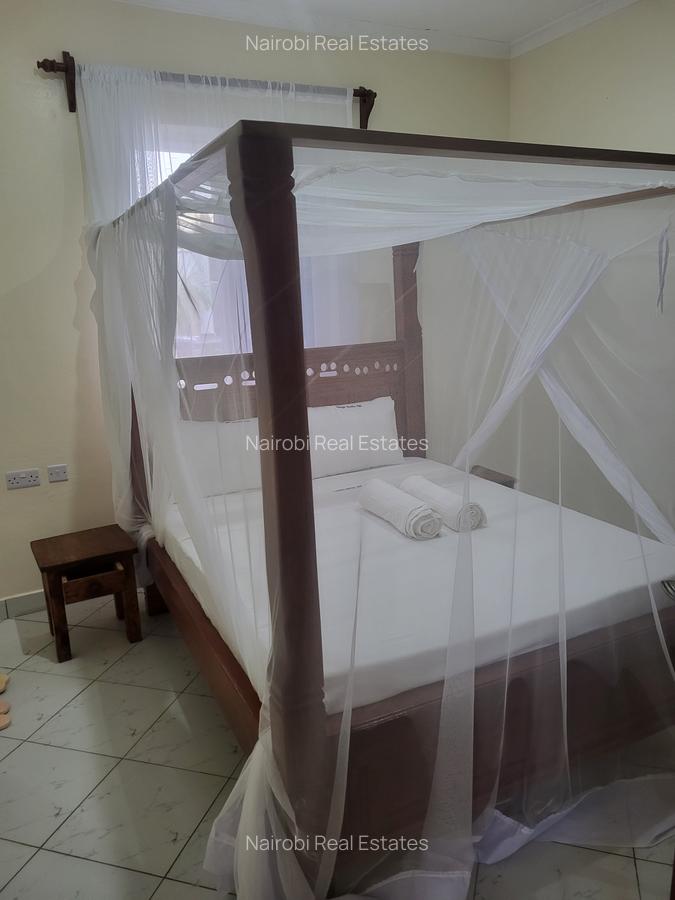 Serviced 1 Bed Apartment with En Suite in Diani - 8