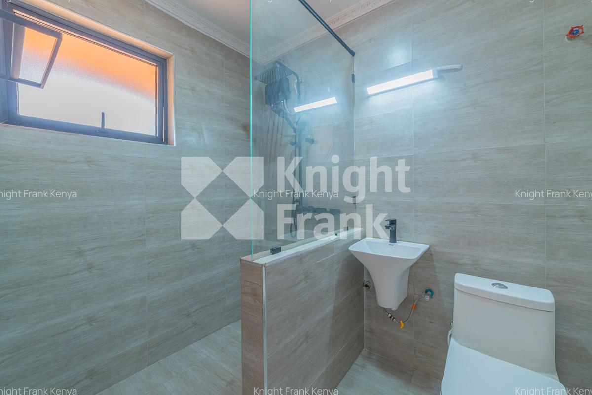 4 Bed House with En Suite at Loresho Crescent - 9