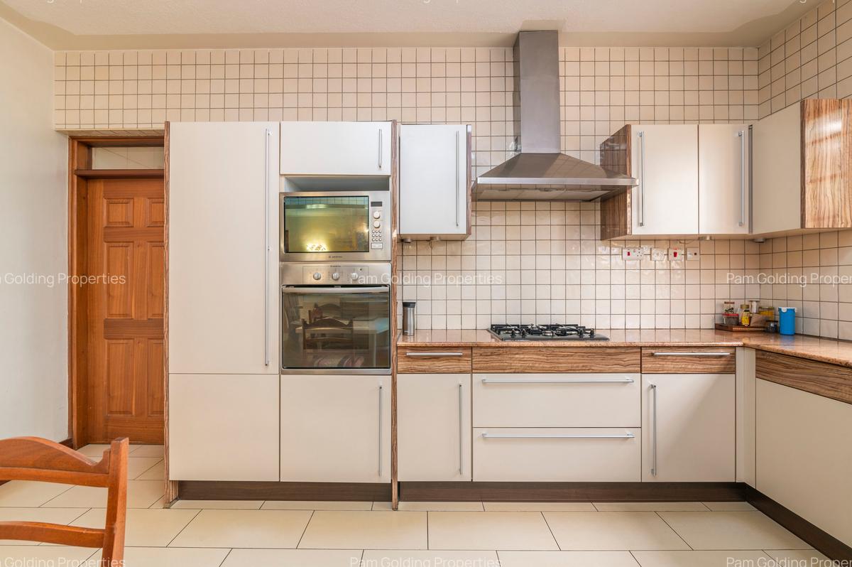 4 Bed Apartment with En Suite at General Mathenge - 9