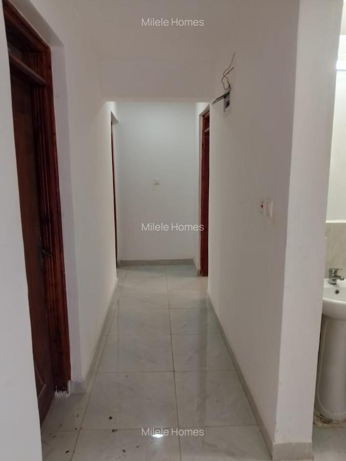 Serviced 2 Bed Apartment with En Suite in Garden Estate - 8