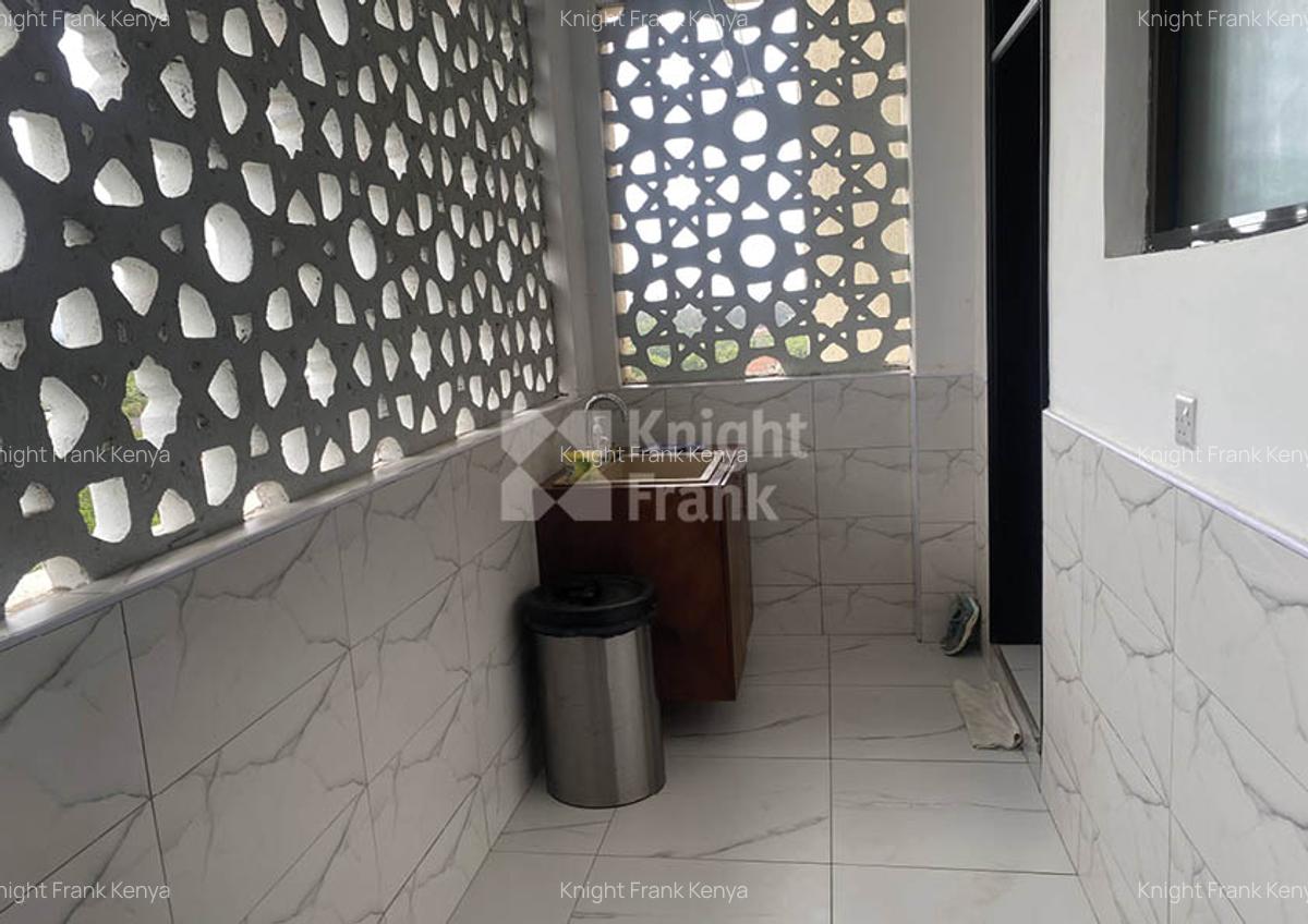 Furnished 4 Bed Apartment with En Suite at Jumeirah Apartments - 13