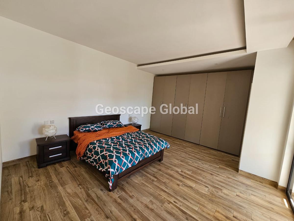 Furnished 3 Bed Apartment with En Suite in Riverside - 16