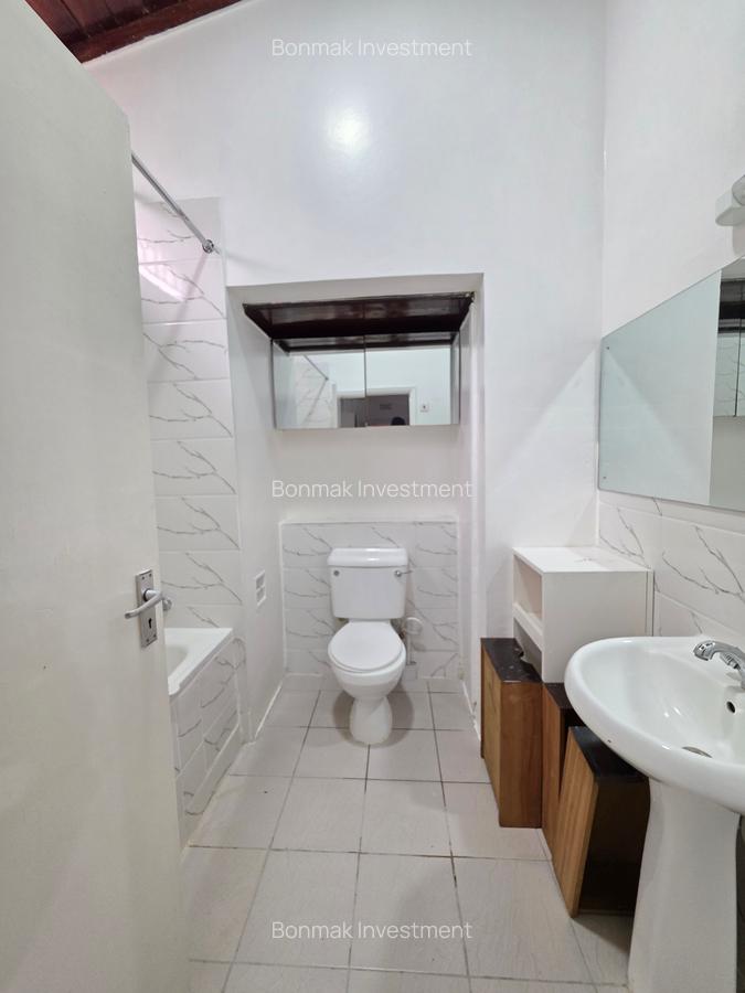4 Bed House with En Suite at Lavington Green. - 19