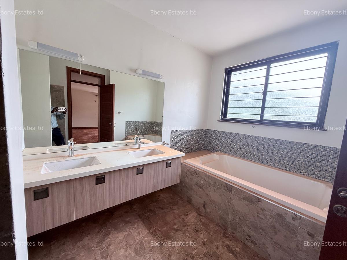 5 Bed Townhouse with En Suite in Lavington - 8