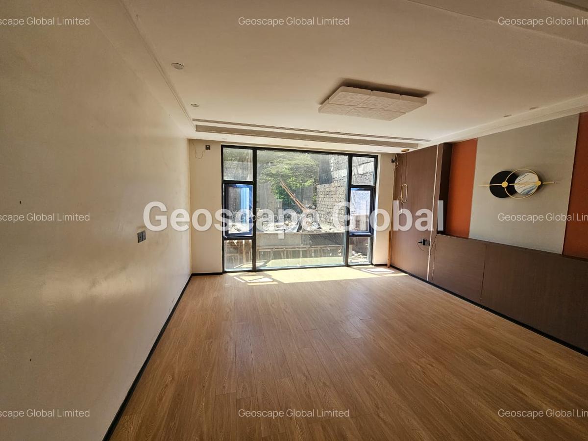 5 Bed Townhouse with En Suite in Lavington - 2