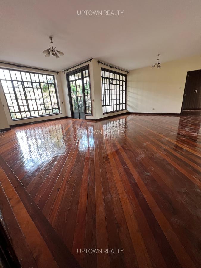 3 Bed Apartment with En Suite at Lavington - 5