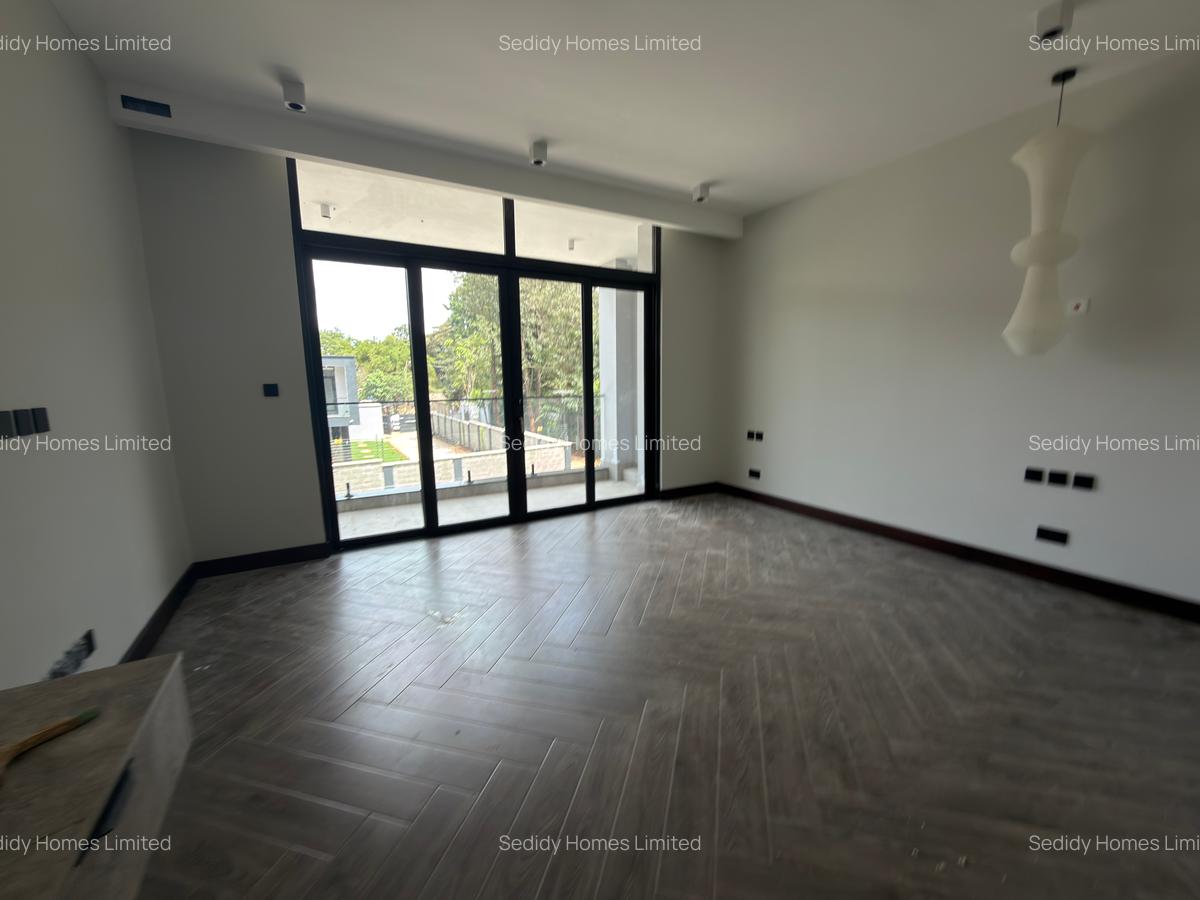 5 Bed Villa with En Suite in Nyari - 10