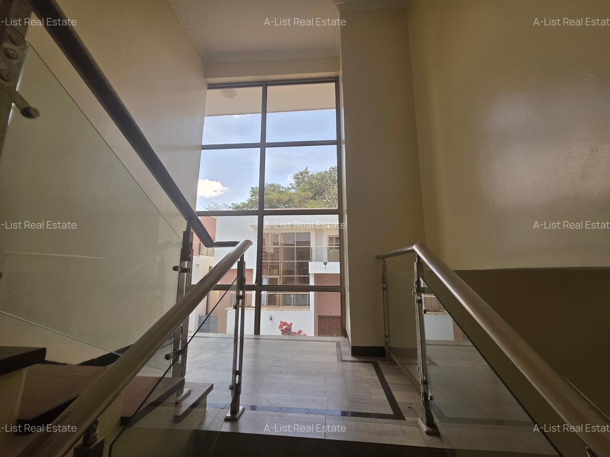 5 Bed Villa with En Suite at Chalbi Road - 18