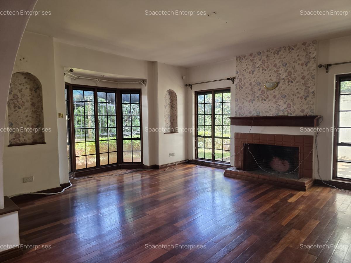 4 Bed Townhouse with En Suite in General Mathenge - 10