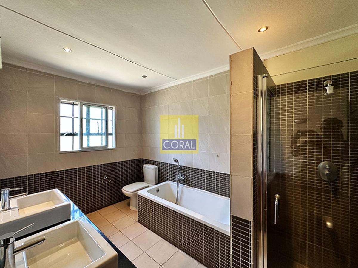 5 Bed Townhouse with En Suite in Runda - 12