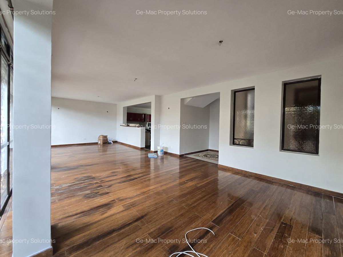 5 Bed House with En Suite in Lavington - 4