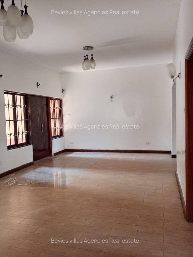 5 Bed Townhouse with En Suite at Parklands - 12