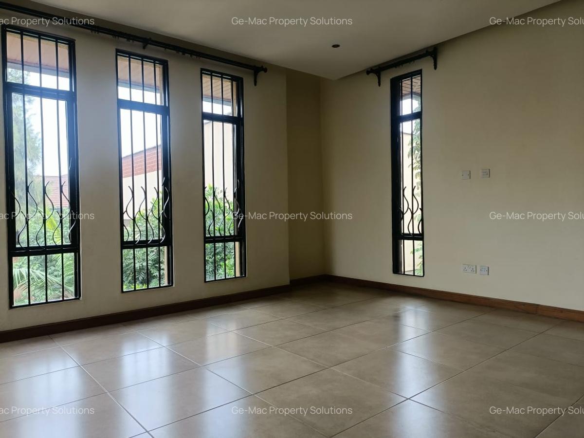 4 Bed House with En Suite in Runda - 20