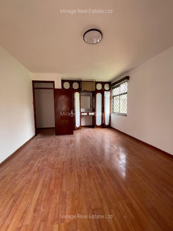 4 Bed Apartment with Swimming Pool in Riverside - 20