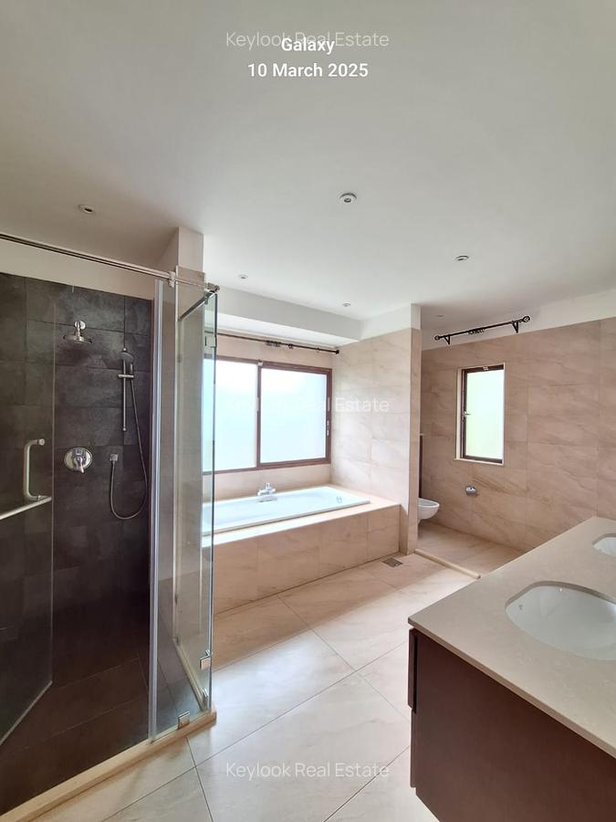 5 Bed Villa with En Suite at Lavington Green - 15